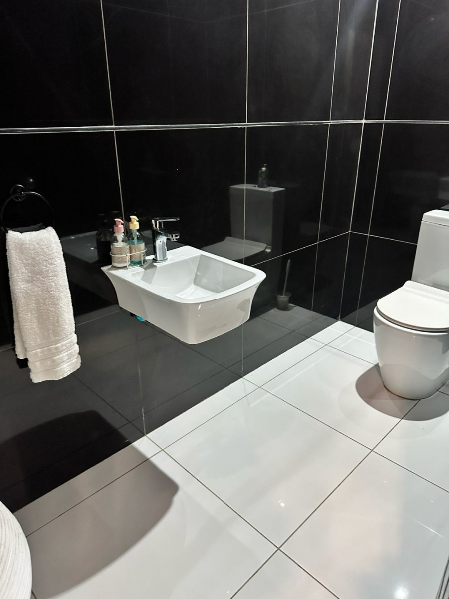 4 Bedroom Property for Sale in Gonubie Eastern Cape